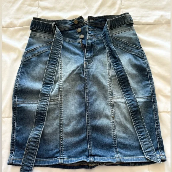 Knox Rose Blue Denim Mini Skirt - Picture 2 of 4